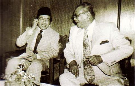 Mahathir mohamad discusses the possibility of a cabinet reshuffle, pakatan harapan's election promises and the race Antara Tun Mahathir dengan Tun Razak - Sarawakvoice.com