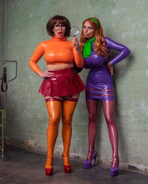 Rebecca Moore And Sophie Anderson As Velma And Daphne From Scooby Doo