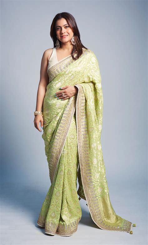 material krieg unzureichend kajol w sari blass ehe pflegen