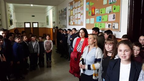 Acum ori niciodată să dăm dovezi în lume. Imnul Romaniei 100 - YouTube