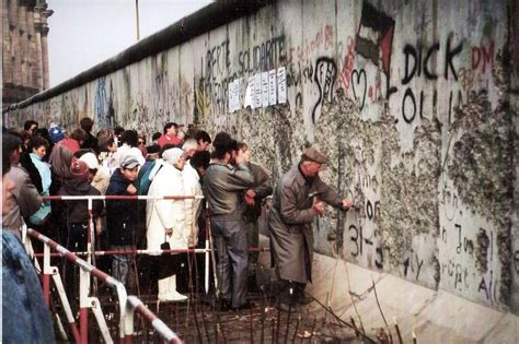 Dieser war staatsgebiet der bundesrepublik deutschland. Wann ist Gedenken an den Fall der Mauer zwischen Berlin ...