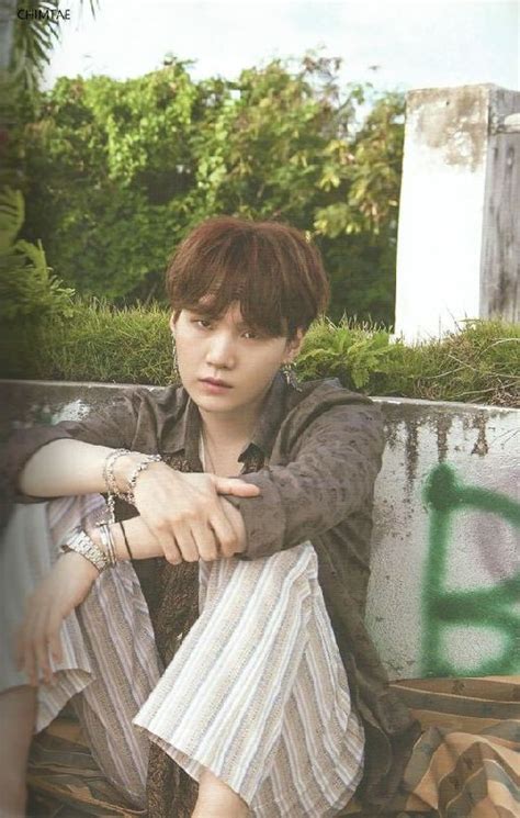 30 Foto Terbaru Suga BTS yang Tetap Imut Walau Sudah 25 ...