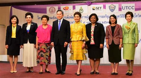 ผู้หญิง - ปลัดพม. เปิดโครงการอบรมผู้ประกอบการสตรีชุมชน 'มองเศรษฐกิจไทยหลังโควิด-19 ผลกระทบต่อสตรี'