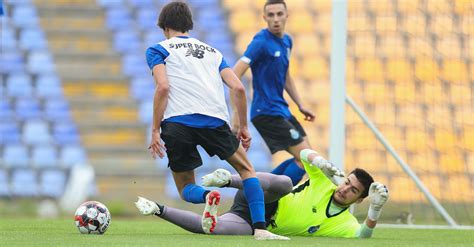 Last and next matches, top scores, best players, under/over stats, handicap etc. Vitória convincente FC Porto B diante do Al-Duhail ...