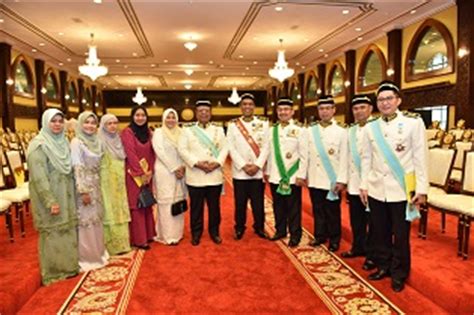 Larian hari keputeraan sultan nazrin shah 2020. 331 Individu Terima Pingat Sempena Ulang Tahun Keputeraan ...