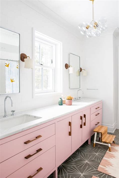 A pop of unexpected color can go a long 12. 20 Pretty Ways To Bring A Pink Colors Into Your Bathroom ...