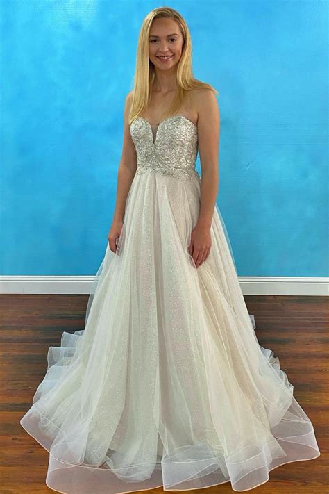 Pin By Wedding Gallery On Bridal Gowns Bridal Gowns Wedding Dresses