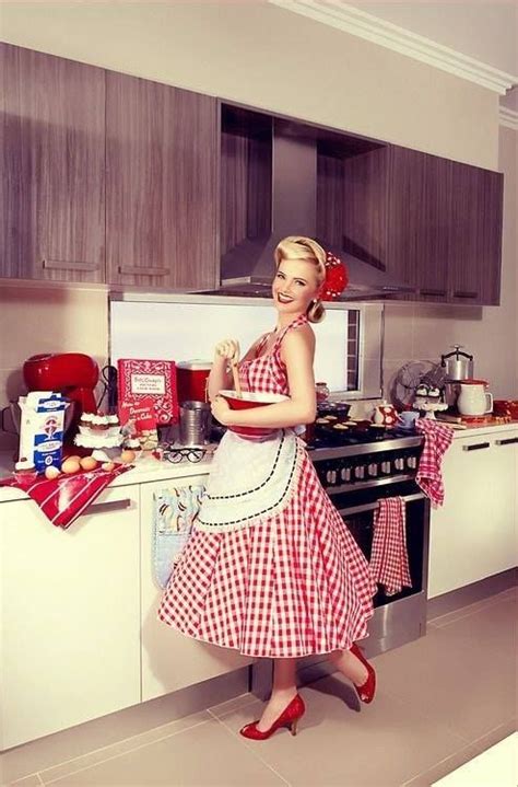 Pin By Rachel Summers On Old Days 1950s Housewife Fashion Retro