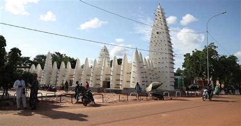 Perle Touristique Du Burkina Faso Bobo Dioulasso Désertée Par Les