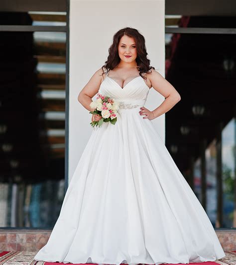 Sometimes a larger group of plus size clothing is subdivided into plus size, super size, extended size. 10 Best Plus-Size Wedding Dresses For The Upcoming Wedding ...