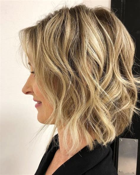 If you are 50 years old woman and has thin hair, you may want to know about beautiful short hairstyles for women over 50 with thin hair. Neck Length Haircut For Thin Hair - Wavy Haircut