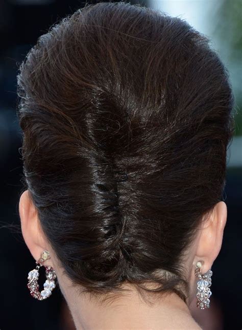 Curls go well with any kind of ensemble and give. Indian Bridal Hairstyles for Short Hair - India's Wedding Blog