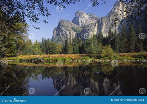 Autumn Reflections In Yosemite Valley Stock Image Image Of Mirror