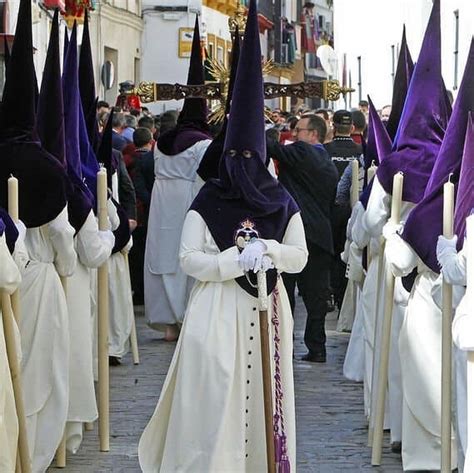 Semana Santa De Sevilla Y Dos Hermanas Túnicas Nazarenas