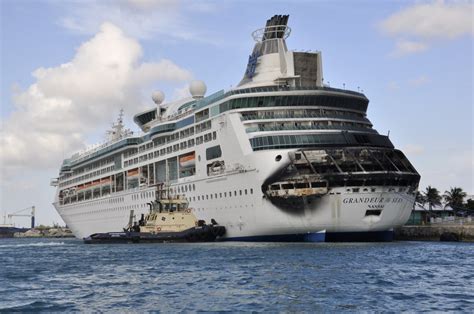 How to get ring of royal grandeur? Here's What A Royal Caribbean Cruise Ship Looked Like ...