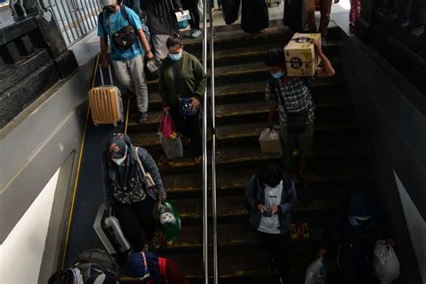 Ribuan Penumpang Kereta Api Jarak Jauh Kembali Tiba Di Jakarta Lontarid