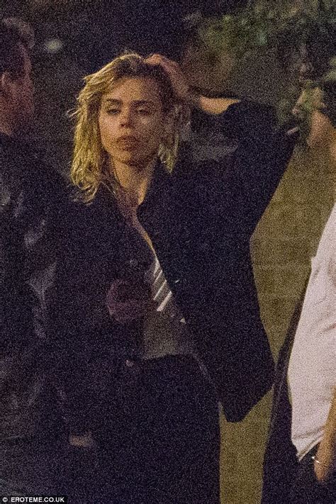 26.08.2020 · billie piper's boyfriend johnny lloyd is an ex rockstar and the pair have been dating for nearly three years. Billie Piper's new man Johnny Lloyd sniffs 'suspicious ...