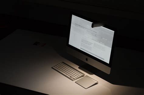 Grph Minimalist USB Light for the iMac by MASSESS | Imac, Light works, Imac desk setup