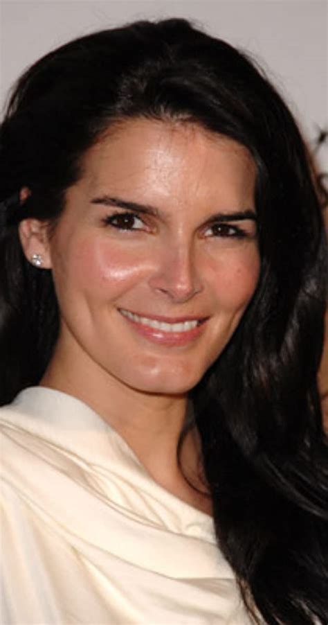 Angie Harmon Bio Wiki Net Worth Engaged Fiance Age Height