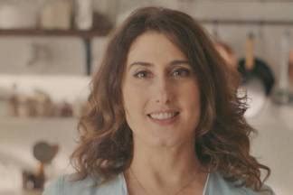 Cozinheira defensora da comida de verdade, das pessoas que a produzem de forma responsável e cuidadosa com o entorno, a terra. Paola Carosella, do Masterchef, detona internauta após ...