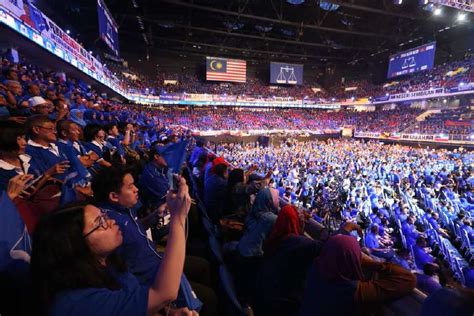 Detailed seating chart showing layout of seat and row numbers of the oracle arena arena in oakland, ca. A sea of blue at the Bukit Jalil Axiata Arena for BN ...