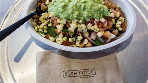 Chipotle Employee Who Went Viral For Bowl Flipping Trick Says No One
