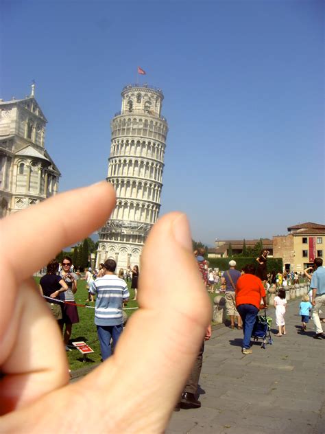 Esta torre campanario es un claro ejemplo del estilo arquitectónico románico pisano, con construcción en. A TORRE INCLINADA DA CIDADE DE PISA - Um Pouquinho de Cada ...