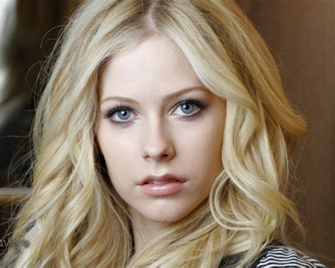 Avril lavigne upcoming films,birthday date,affairs. Avril Lavigne - Height, Weight, Bra Size, Measurements & Bio