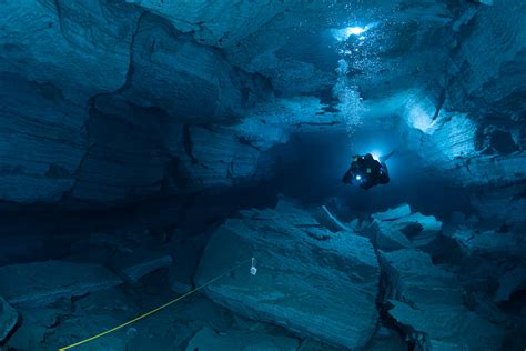 地球で最も美しい海底洞窟があるロシアの オルダ洞窟 で絶景でもあり恐怖さえも感じるケーブダイビング Worldtrip For Diving