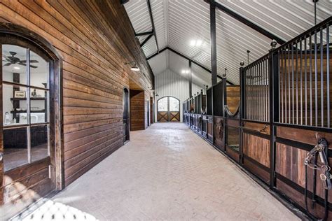 Custom Barns Luxury Horse Arenas Horse Barn Ideas Stables Horse