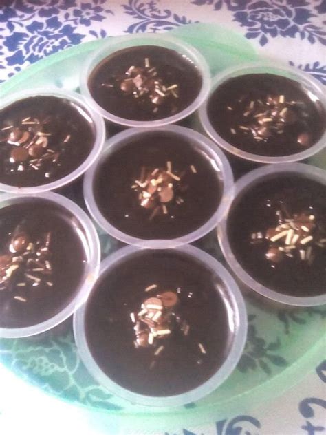 Kek coklat moist resipi istimewa, disaluti coklat ganache yang sedap + gambar peribadi (gambar boleh dimakan) + dihiasi buah strawberry + hirisan coklat dan badam, dan dalaman kek dilapisi dengan cream @ filling istimewa. Resepi Pilihan: Kek Coklat Mocca (Chocolate Mocca Cake ...