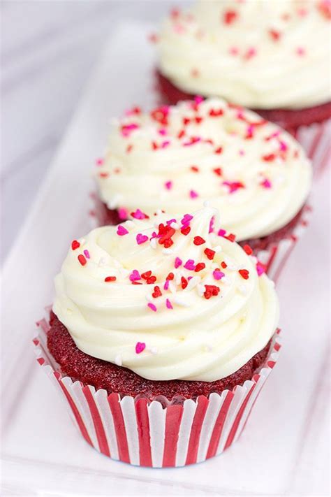 2carefully set the second cake layer on top of the first and ice the second layer in the same manner, beginning with a dollop in the center and working it out toward the sides. Nana\'S Red Velvet Cake Icing : Not Too Sweet — Red velvet cupcakes with cream cheese icing ...