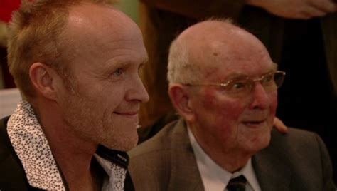 Fgik zoek haar ook en tevergeefs zo lang ik leef. Stef Bos - 'Papa' | Translation Dutch song, songtext ...