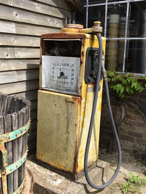 Old Gas Pumps Vintage Gas Pumps Pompe A Essence Old Gas Stations