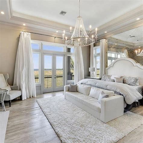 While you can't stay in one of the house's 34 bedrooms, there is a hotel, inn, and cottage on the grounds that accept guests. casas de habitación de lujo #decoracióndeldormitoriodeoro ...