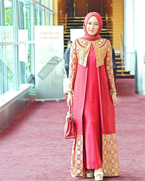 Pin By Raz Fides Umi Rahmawati On Batik Batik Fashion Muslim Fashion