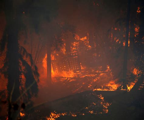 האש בחיפה עוד משתוללת ומאות איש התאספו בישיבת תפארת ישראל לזעוק ולהתפלל. שריפה פרצה בבית מאיר, התושבים פונו | מעריב