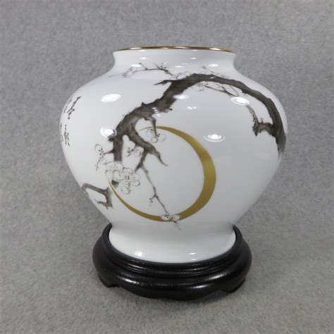 The Plum Blossom Of The Crescent Moon Porcelain Vase By