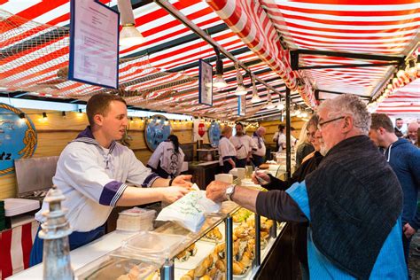 Auf spätere öffnungszeiten wollten sich die markthändler nicht einlassen. 24. Hamburger Fischmarkt in München · 6. - 16. Mai 2021 ...