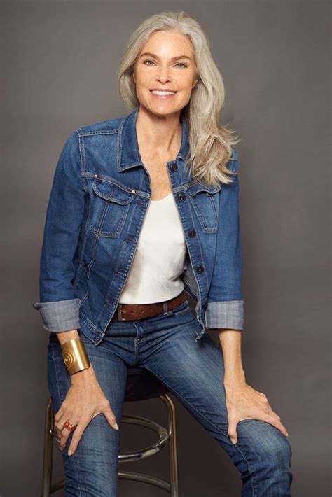 Si la veste en jean a su traverser le temps, c'est sûrement grâce à ses innombrables atouts. Comment porter la veste en jean | Veste en jean, Veste, Mode