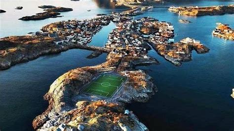 Footballsoccerstadiuminlofoten #henningsvær #part 1 #northnorway #aerial video henningsvær henningsvær is a. Stadion Henningsvær - najpiękniej położone boisko świata ...