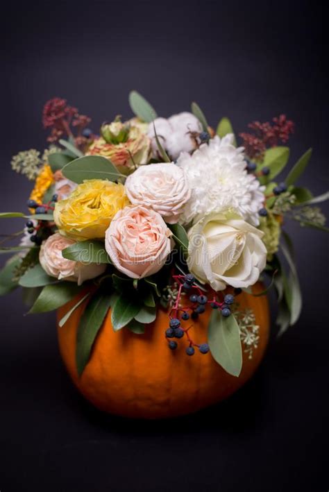 Mazzo Di Autunno In Vaso Nero Immagine Stock Immagine Di Autunno