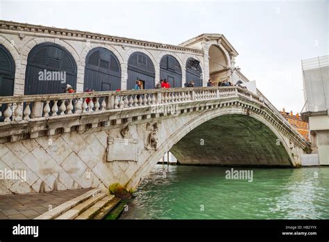 Rialto Bridge Ponte Di Rialto In Venice Stock Photo Alamy