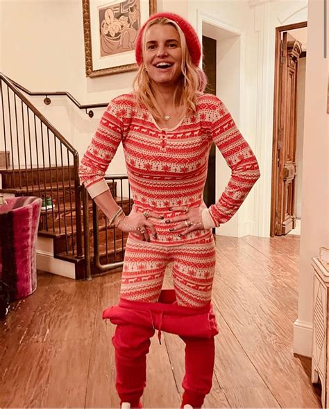 Jessica Simpson Shows Off 100lb Weight Loss In Christmas Pajamas