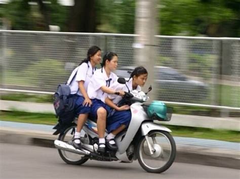 沖縄で小中学生がバイク 人乗り少年 人死亡バイク速報