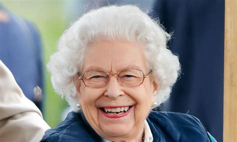 The Queen Pokes Fun At Herself With Hilarious Remark Hello