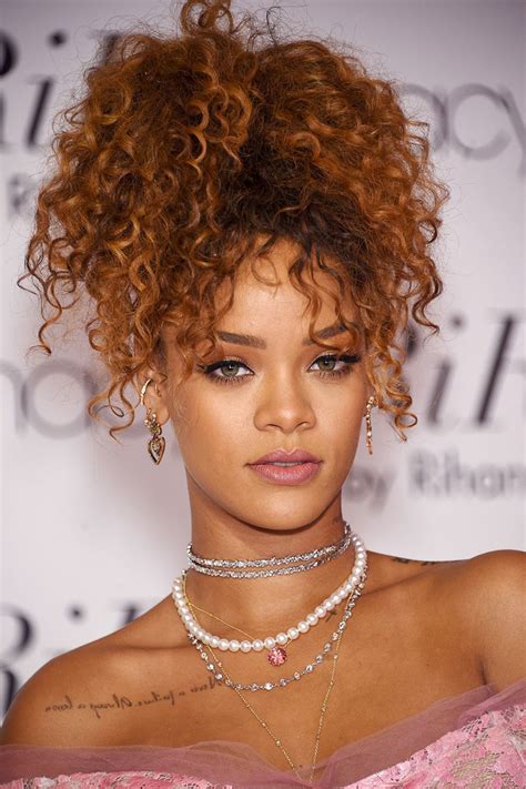 Rihanna Pelo Rizado Coleta Peinado 1546169108 Peluqueriasdemadrides