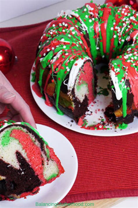 There are so many unique and delicious recipes in. This amazing Christmas bundt cake is super easy to make and your guests wo… | Christmas bundt ...