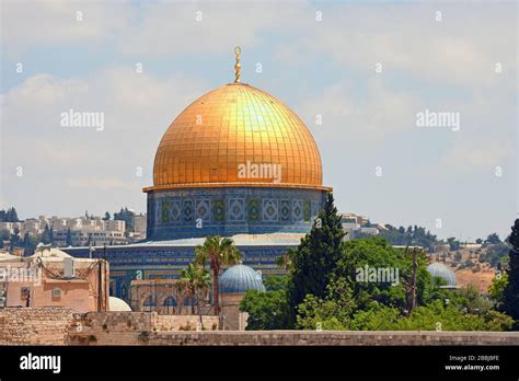 Al Aqsa Mosque Golden Dome Jerusalem Israel Stock Photo Alamy