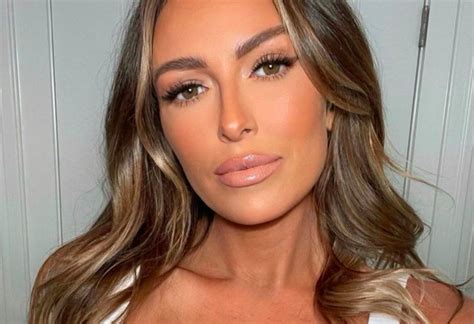 Paulina Gretzky Is A Natural Beauty On Front Cover Of Kind Magazine